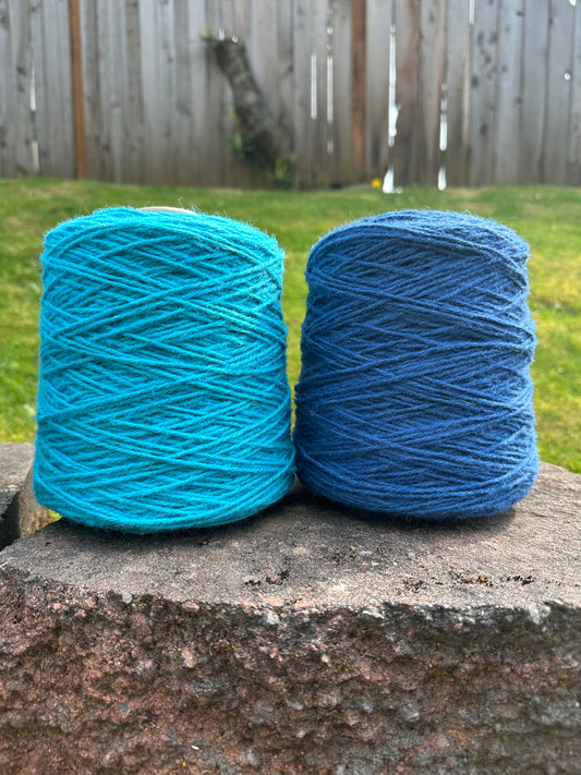 Navy blue 100% rug wool on cone for tufting