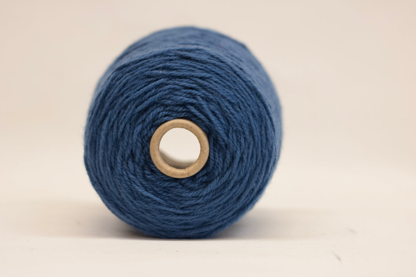 Navy blue 100% rug wool on cone for tufting