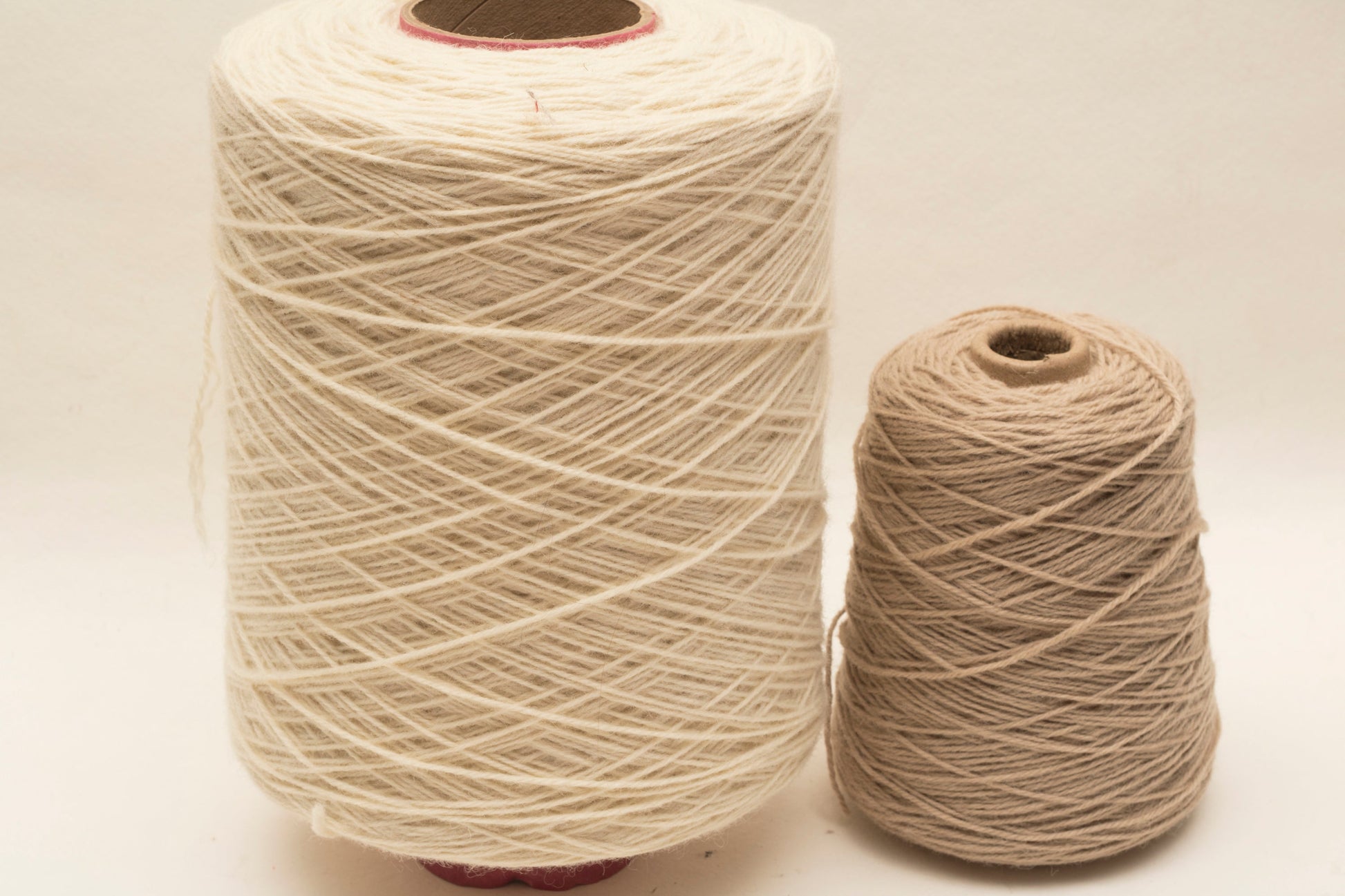 Milk-white tufting wool in cone, Yarn for knitting